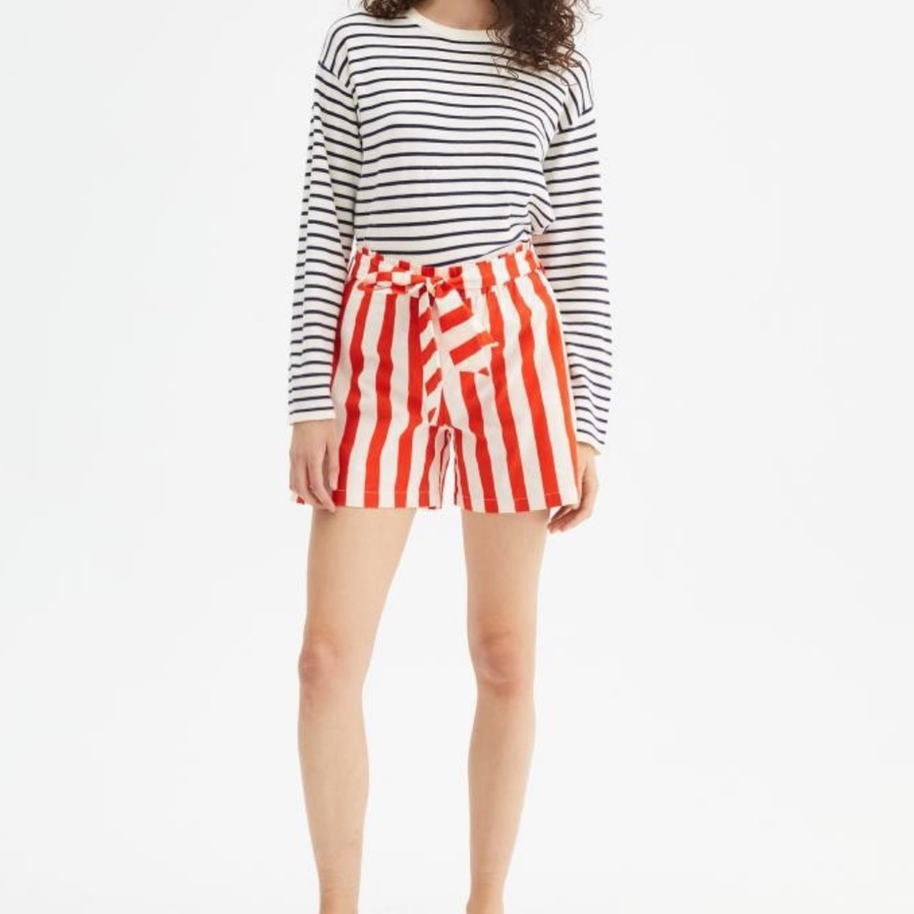 NWT - Paper bag striped shorts with belt